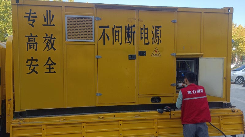 夏河柴油发电机组和UPS电源配合使用时，如何避免切换过程中的电力中断？